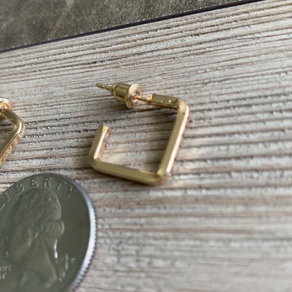 6/$8 NEW Gold Tone Hoop Earrings - Picture 4 of 14